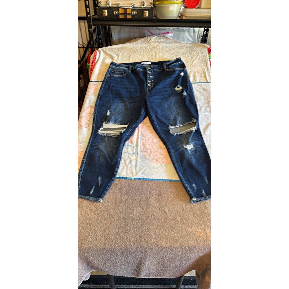KanCan Womens Dark Wash Distressed Capri Jeans Blue Denim Button Fly Size 22